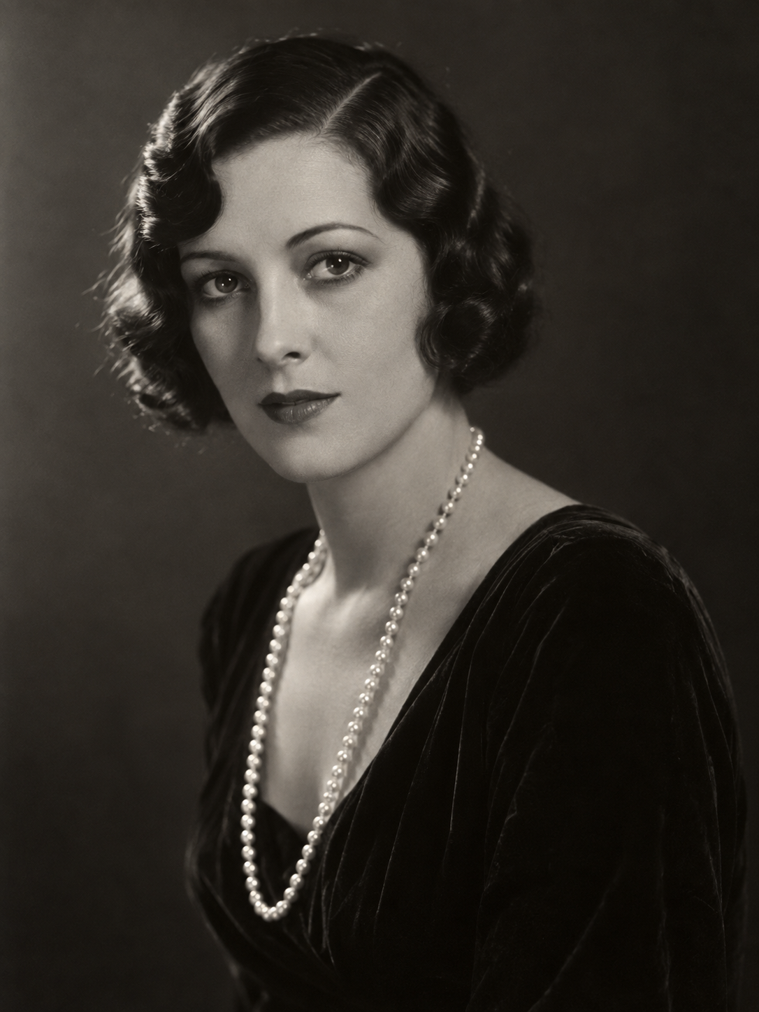 1920s silver-screen portrait